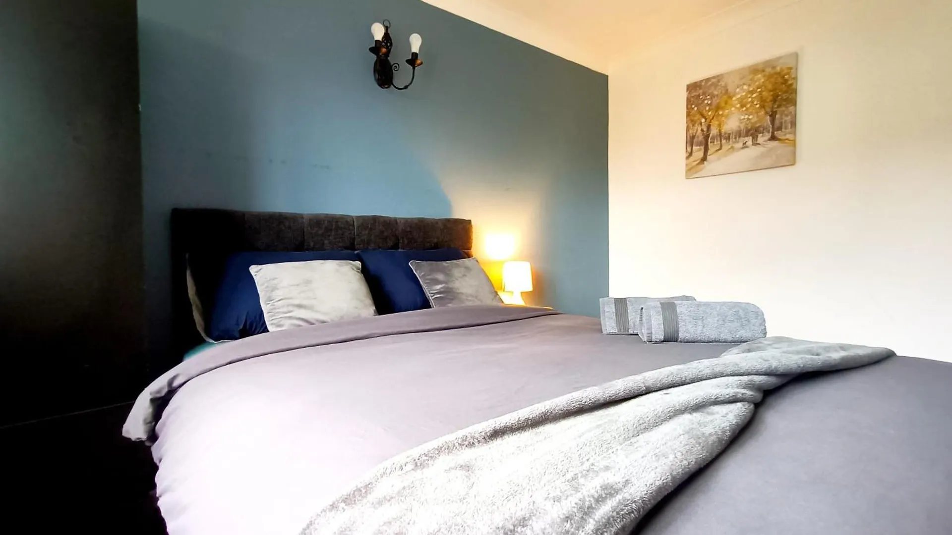 Family Friendly 3-Bed Home Free Parking On Site Хаддерсфилд Дом отдыха