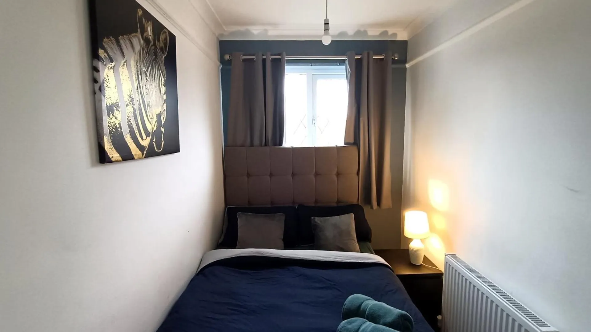 Family Friendly 3-Bed Home Free Parking On Site Huddersfield