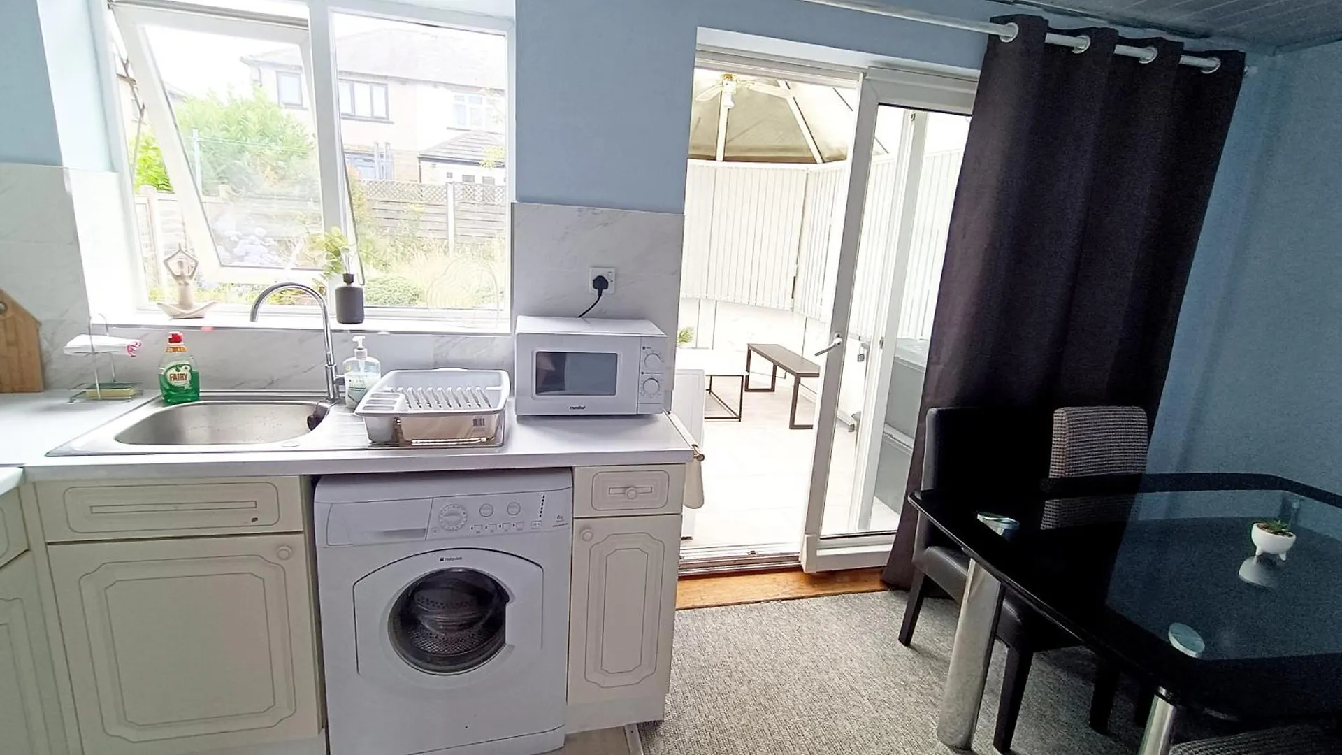 Дом отдыха Family Friendly 3-Bed Home Free Parking On Site Хаддерсфилд